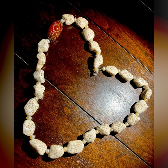 Jewelry - Stone necklace with agate